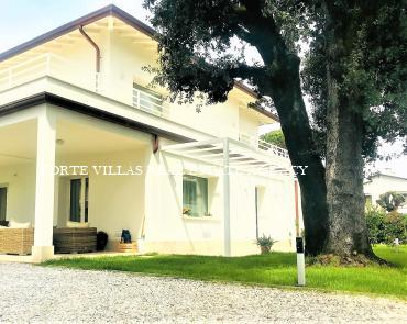 Beautiful villa in Forte dei Marmi with garden