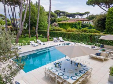 Wonderful villa for rent on the seafront of Forte dei Marmi