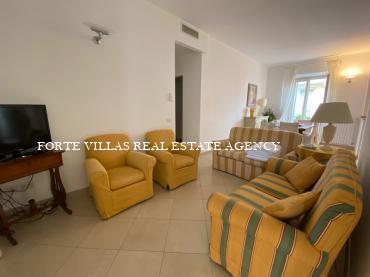 BEAUTIFUL APARTMENT IN THE CENTRE OF FORTE DEI MARMI, 100 M FROM THE SEA. IN EXCELLENT CONDITION.
