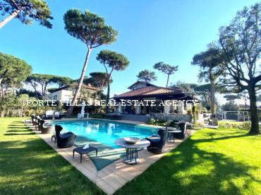 Wonderful Villa with swimming pool, surrounded by the ancient pine forest of Vittoria Apuana