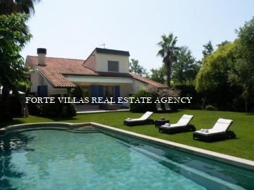 Pretty single villa with pool located in the Caranna area, Forte dei Marmi