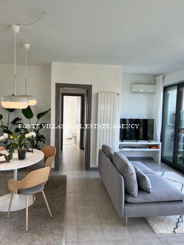 Bright apartment on the second floor with private parking, located in Querceta, about 2.5 km from the sea