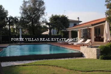 Beautiful villa with swimming pool, Roma Imperiale area, Forte dei Marmi