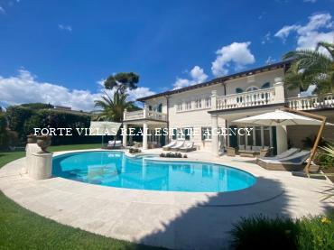 Beautiful villa with swimming pool in Forte dei Marmi