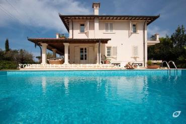 Magnifica villa moderna con piscina in affitto zona centrale Forte dei Marmi